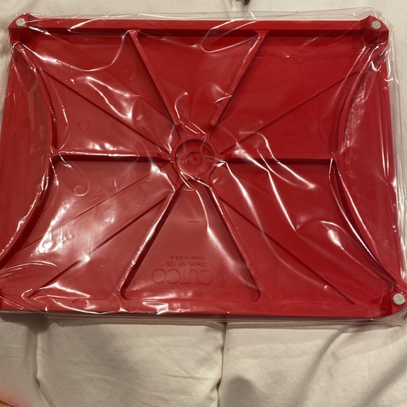 CUTCO RED NEW MEDIUM CUTTING BOARD - Picture 2 of 3